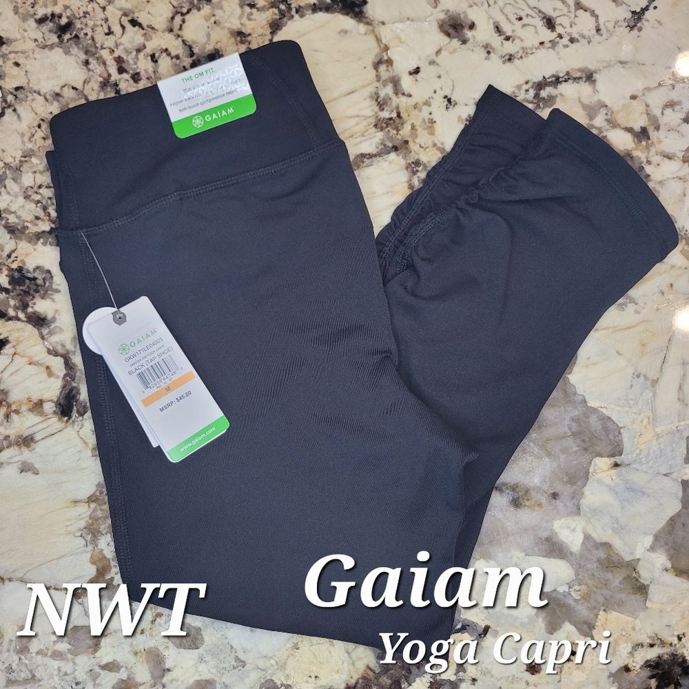 NWT Gaiam Om Capri Legging